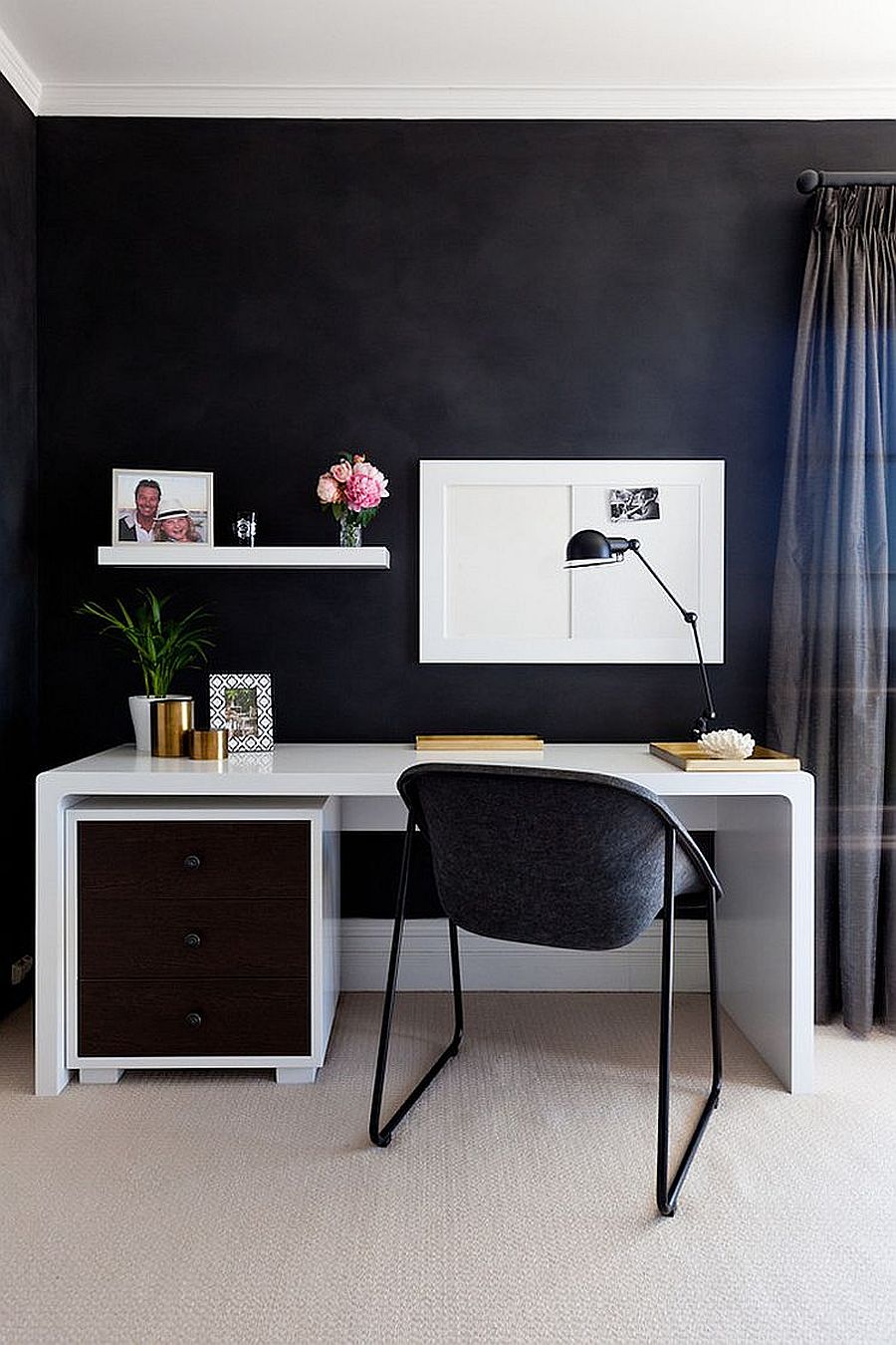 Textured walls in black for the space-savvy modern home office