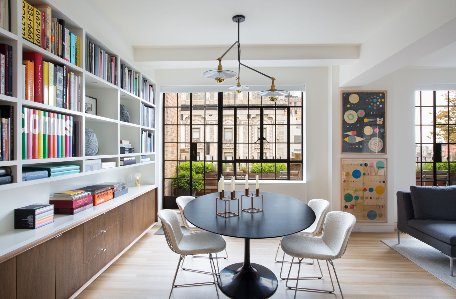 Amazing-views-of-New-York-City-are-the-biggest-attraction-of-this-1930s-apartment-with-small-dining-space-14813