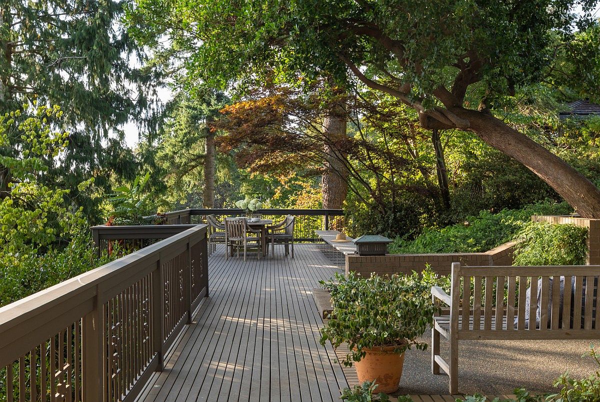 Awesome wooden deck extends int the natural canopy and creates a gorgeous getaway at home
