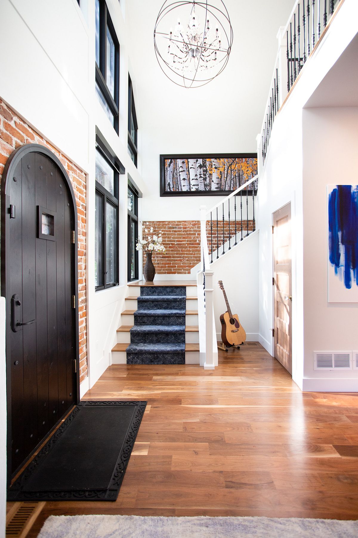 Exposed-brick-wall-sections-for-the-entryway-make-an-instant-impact-thanks-to-the-white-walls-all-around-43917