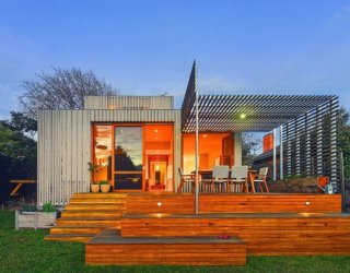 Bayside Residence: Timber Battens and New Floor Plan Revamp Art Deco Home
