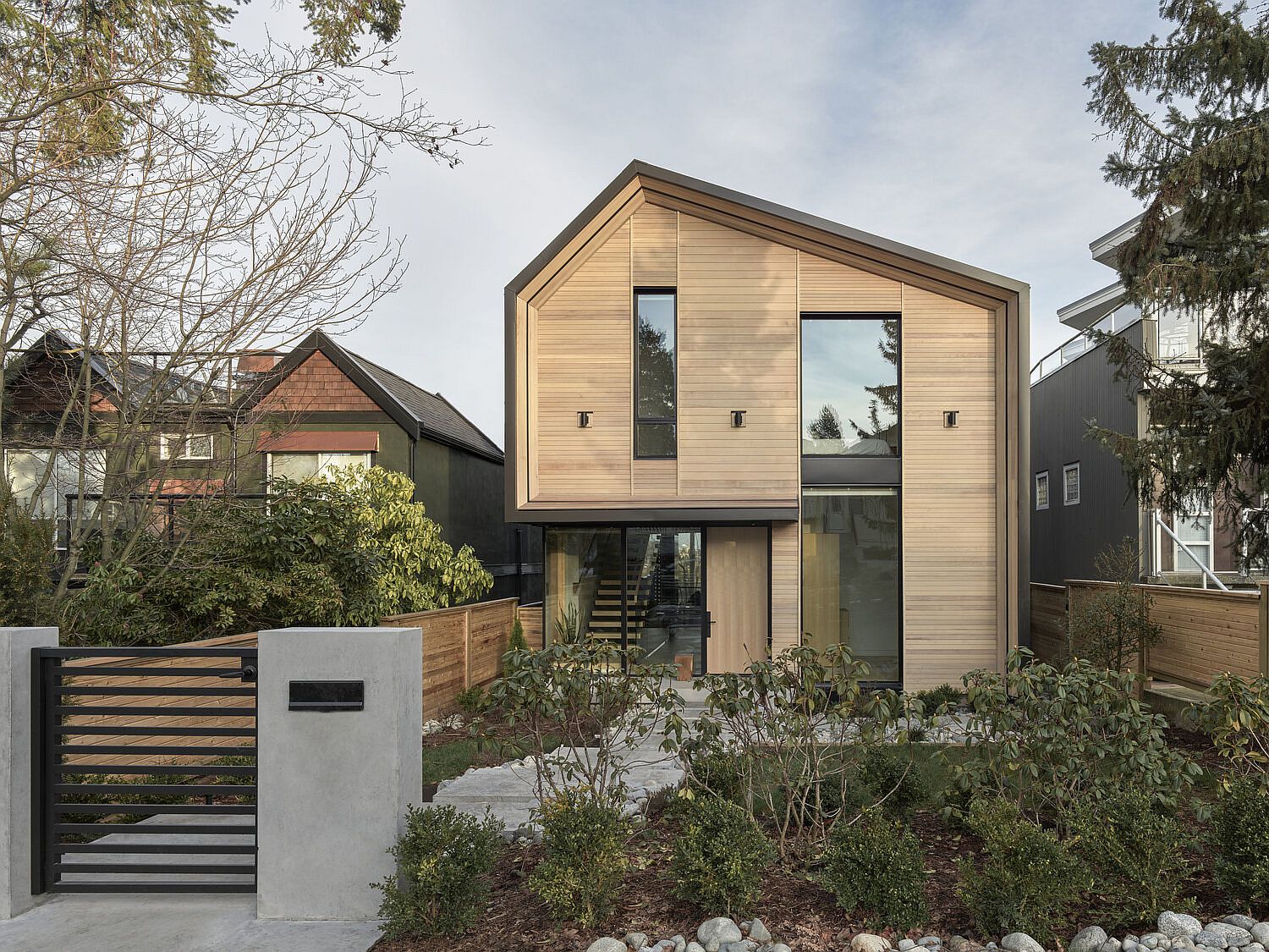 Three-Level Modern Family Home in Vancouver with a Cozy Wooden Exterior