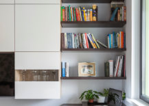 Find-a-corner-in-the-home-library-for-a-space-savvy-workspace-37048-217x155