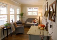 Find-the-right-decor-with-weathered-finishes-for-the-small-farmhouse-style-sunroom-25259-217x155
