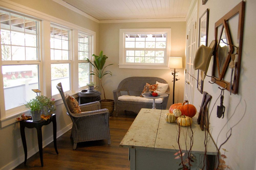 Find the right decor with weathered finishes for the small farmhouse style sunroom