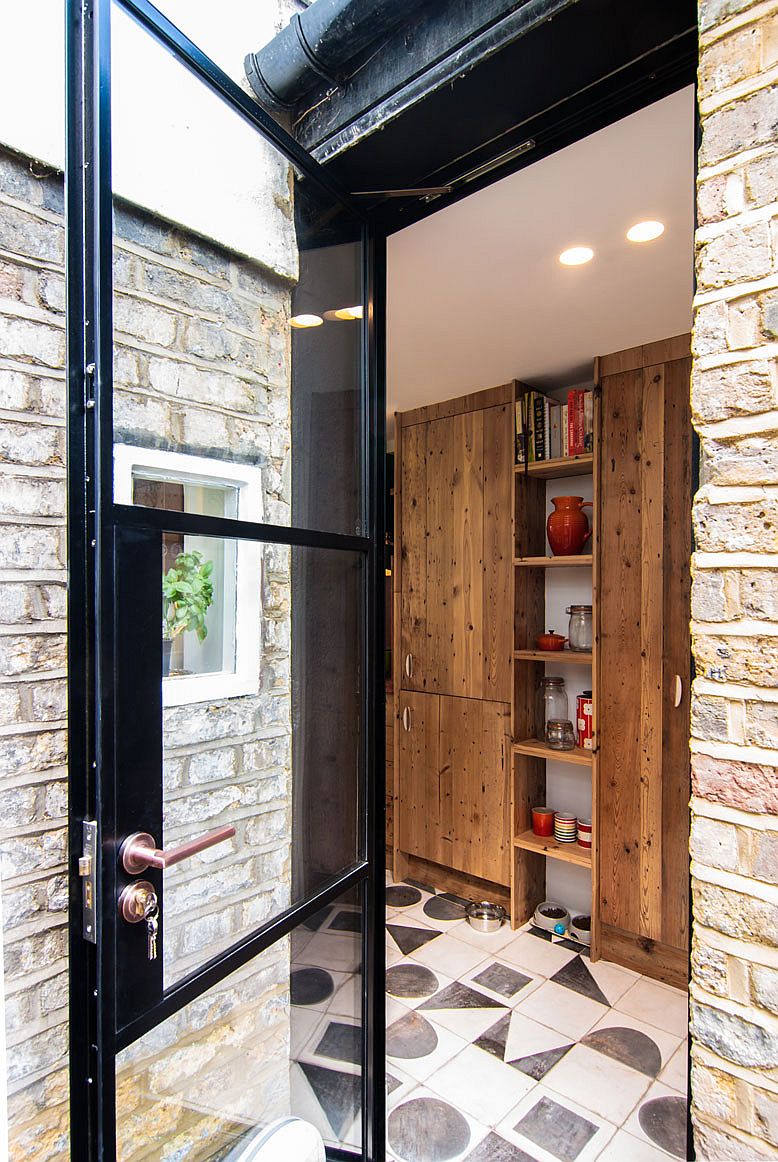 Glass-door-with-black-frame-and-smart-design-78030