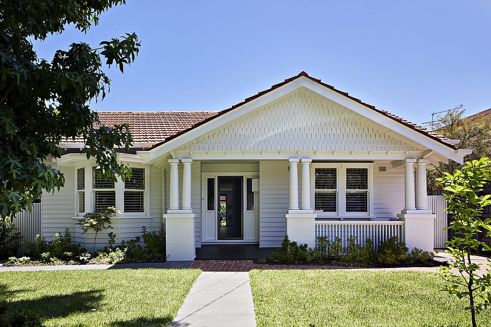 Modern Californian bungalow in Melbourne with a street facade that is unaltered despite modern rear extension