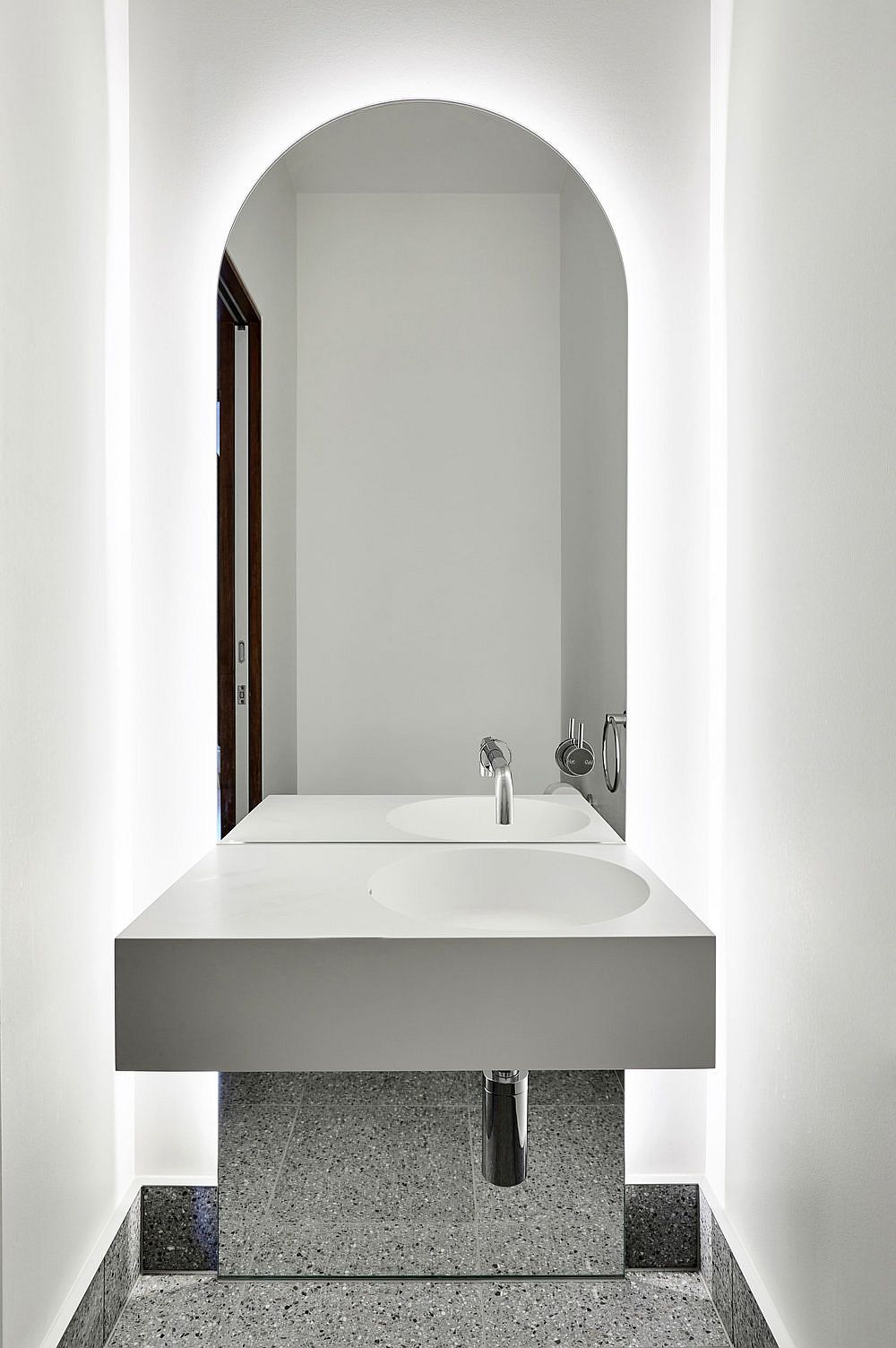 Modern-minimal-contemporary-bathroom-in-white-with-lighting-that-sets-the-mood-34316