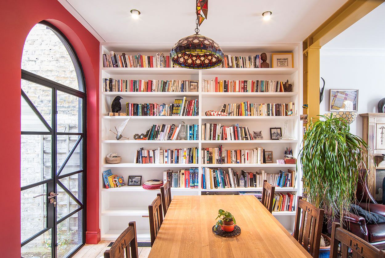 New dining area with connectivity to both the garden and the lounge, smart bookshelf and indoor plant