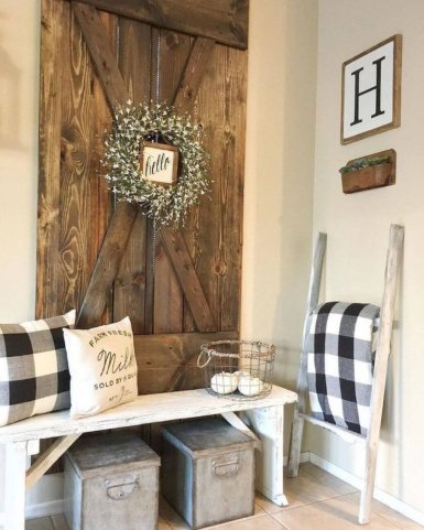 Reclaimed Wood in the Entryway: An Elegant and Eco-Friendly Finish ...