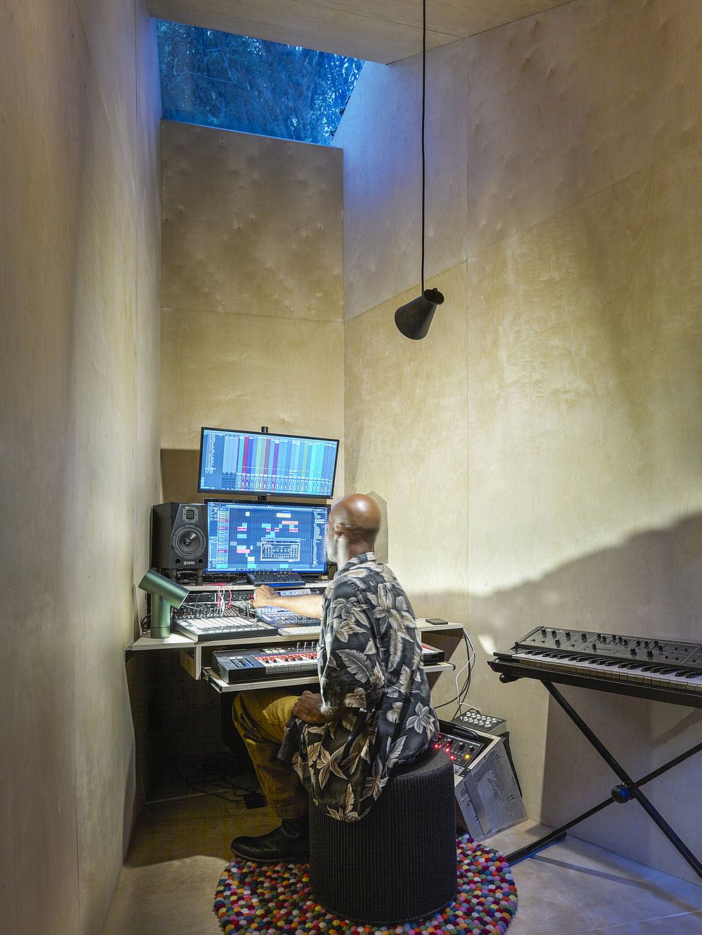 Skylight-coupled-with-smart-secondary-ambient-lighting-inside-the-small-music-studio-79716