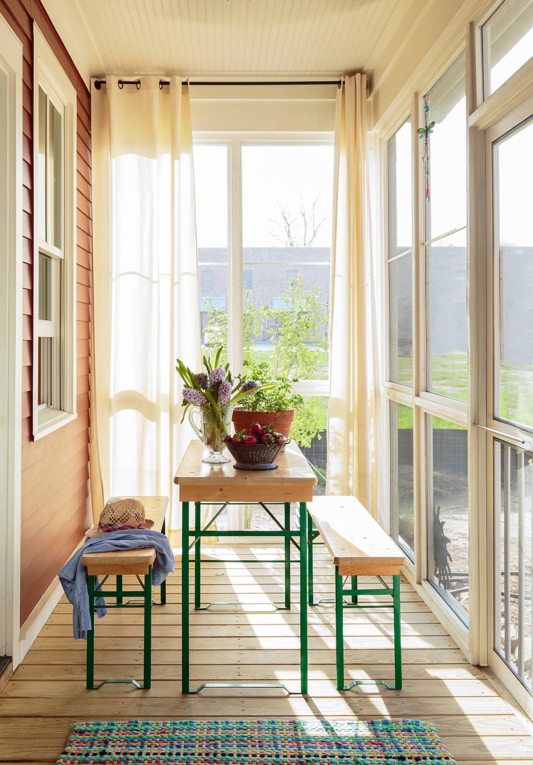 Keeping Summer Alive 20 Small Sunrooms for a Warmer Fall and Winter