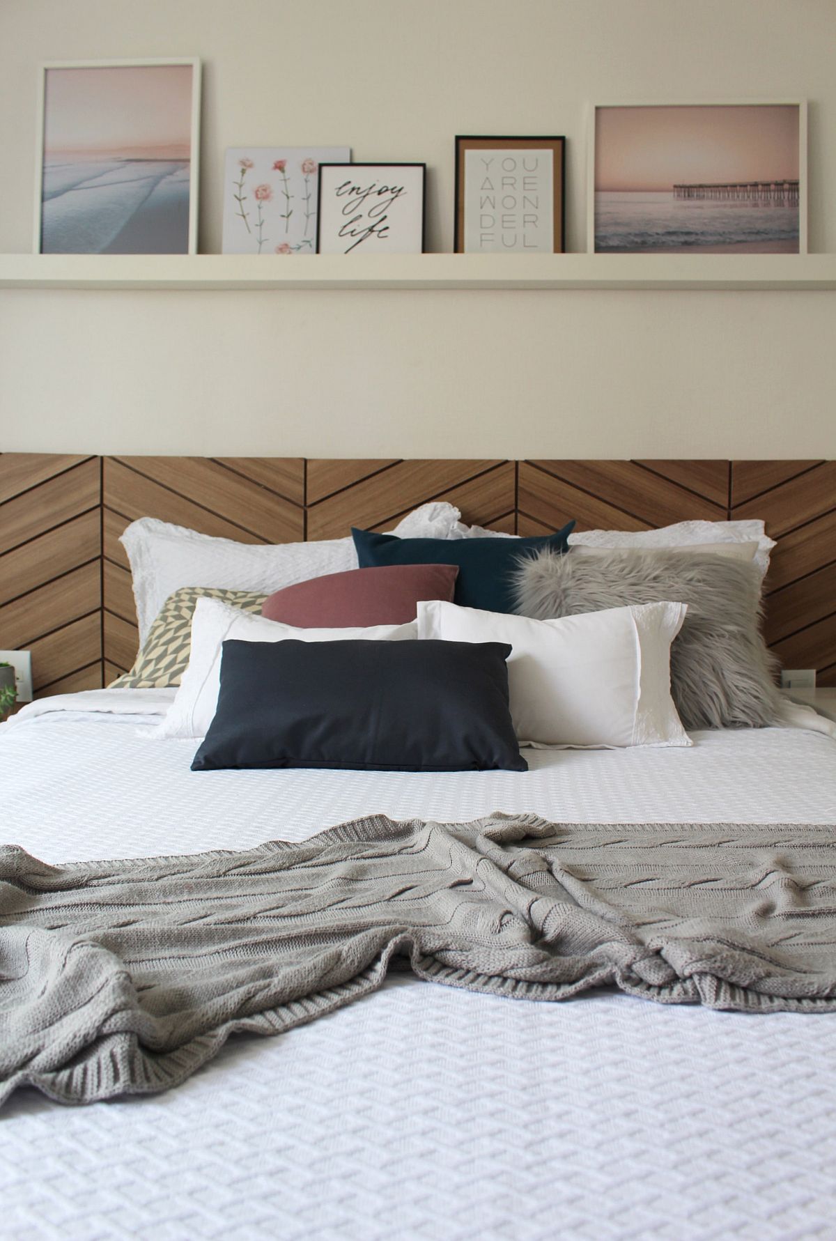 Slim space above the headboard decorated in an understated fashion