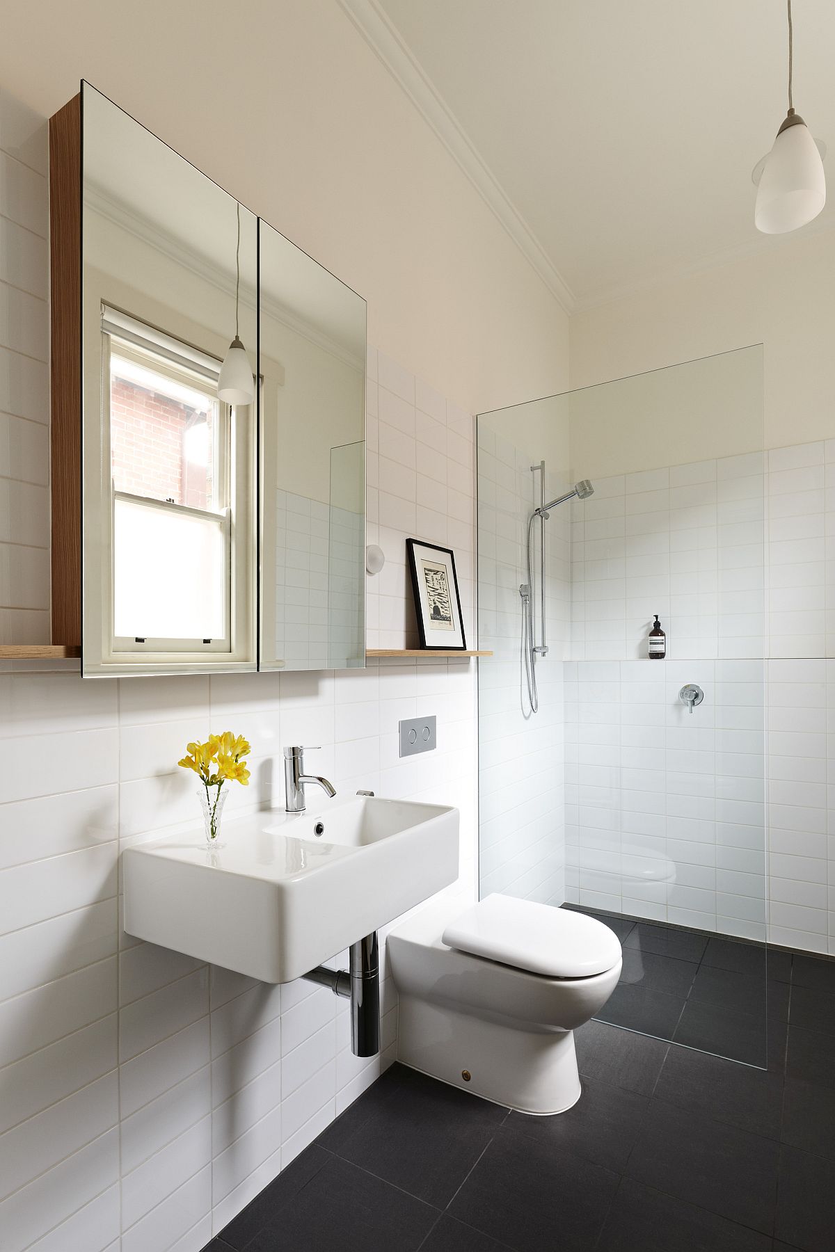 Smart-modern-bathroom-in-white-with-natural-light-creating-a-smart-ambiance-85563