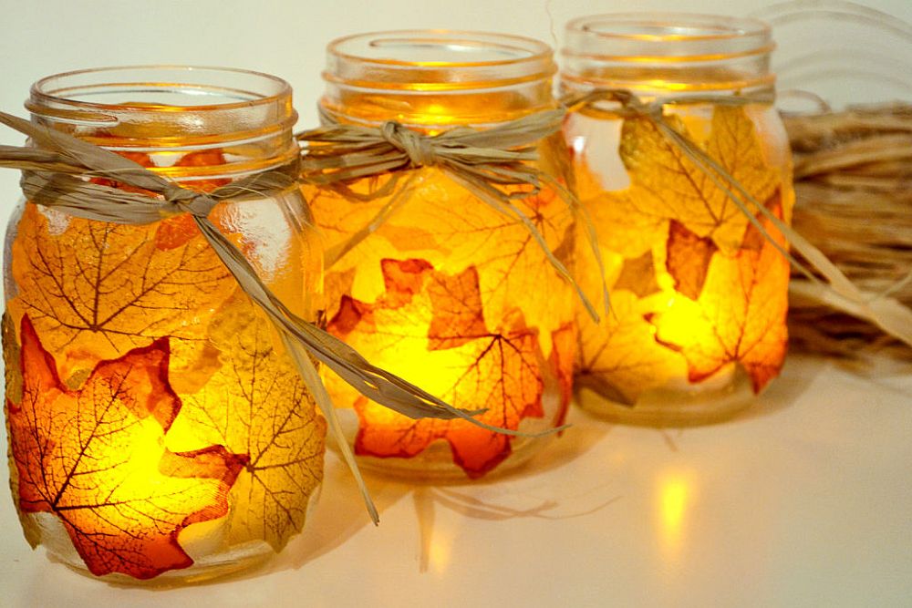 Uber-easy fall leaf mason jar candle holders DIY idea