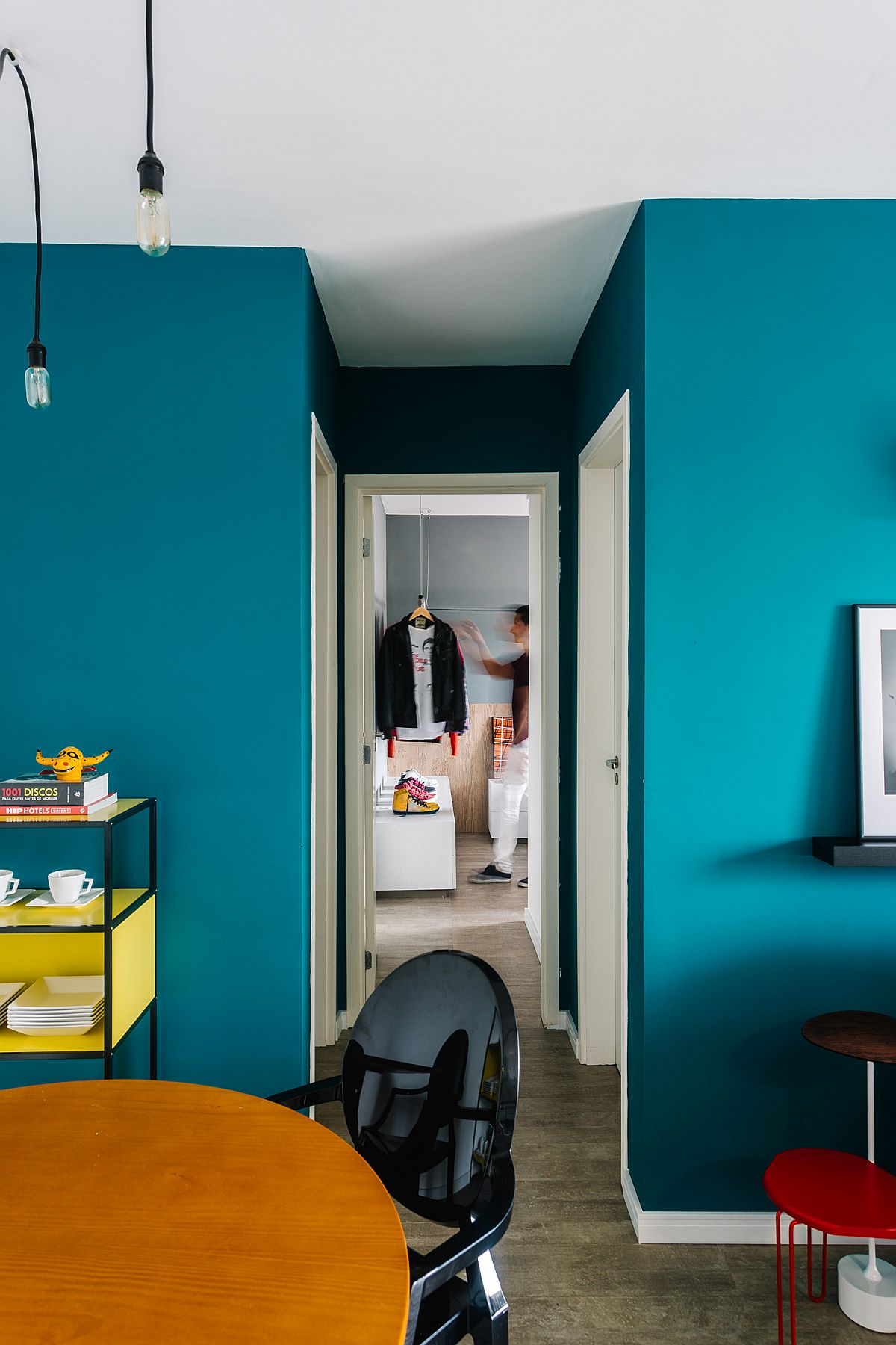 White and blue Brazilian apartment with gorgeous yellow accents thrown into the mix