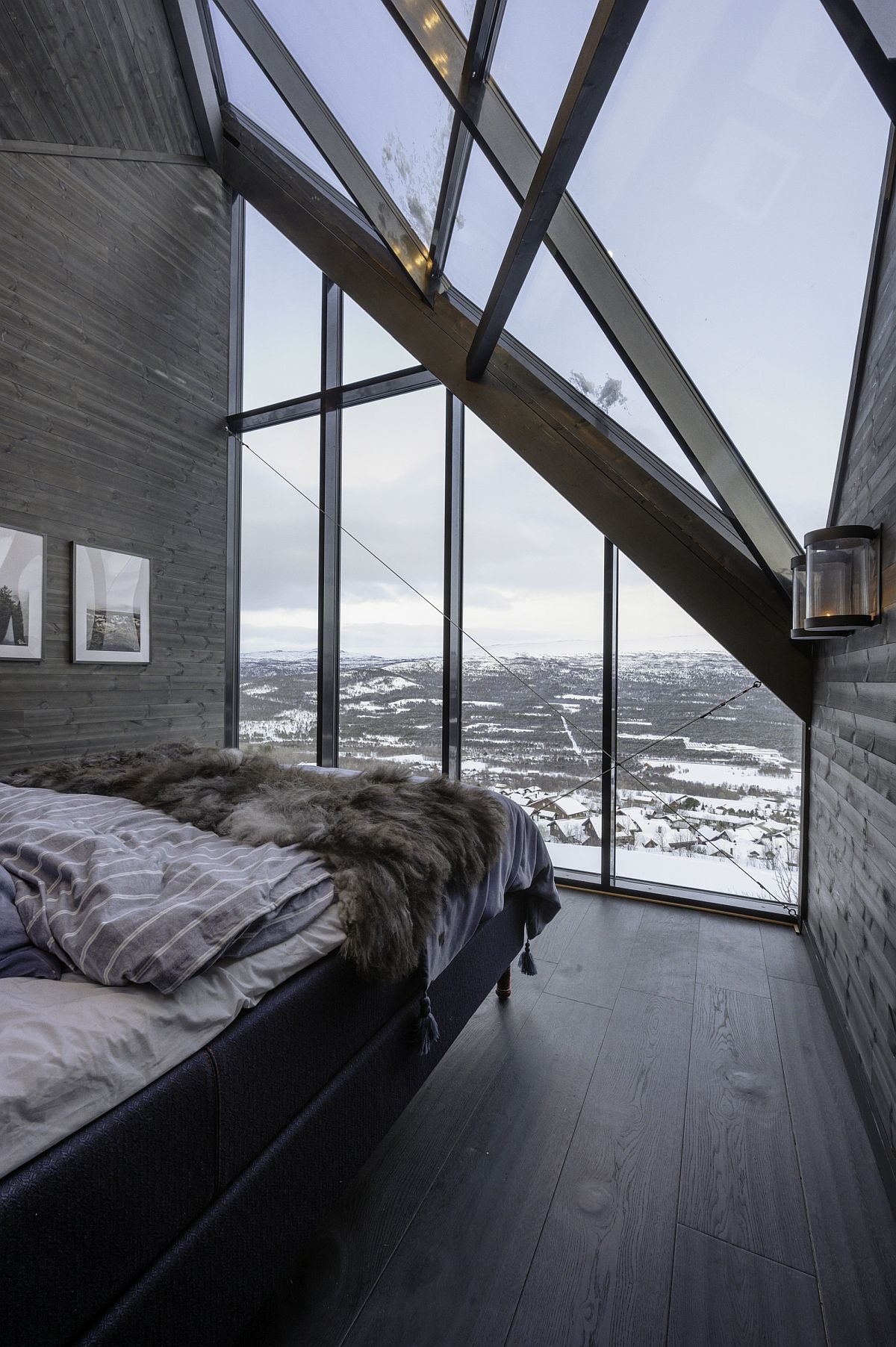 Bedroom of the Diamanten Cabin with amazing views of the mountains around it