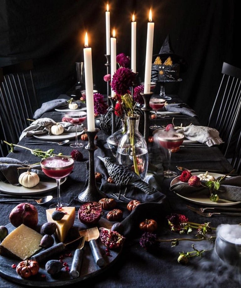Halloween Dining Table Decorations: From the Fun to the Spooky | Decoist
