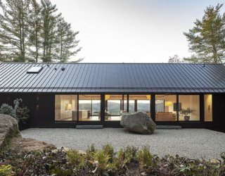 Ledge House: Vernacular Design and Mesmerizing Views Meet Modern Aesthetics
