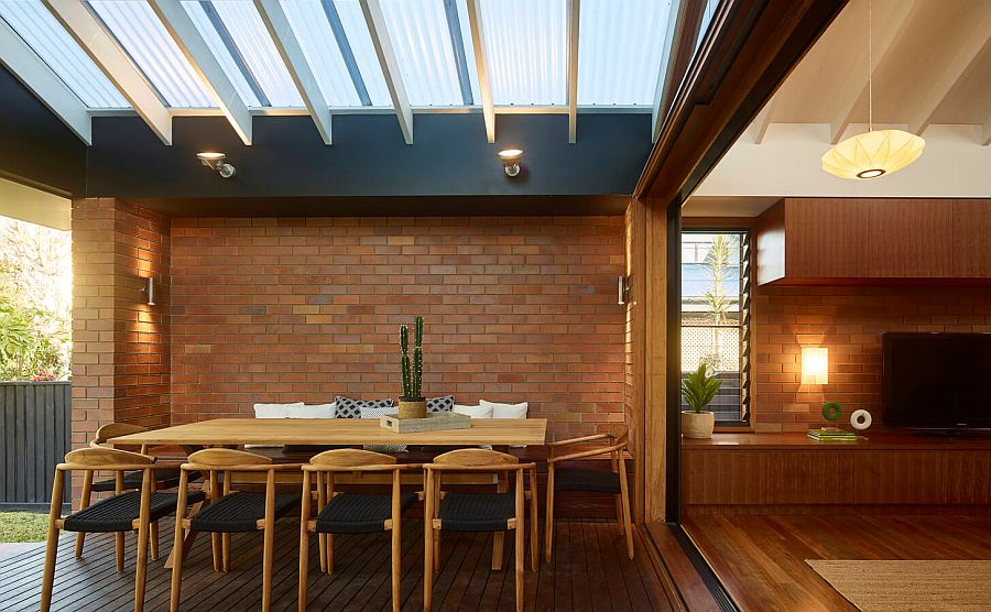 Dining-space-becomes-a-part-of-the-interior-and-the-exterior-at-the-same-time-85099