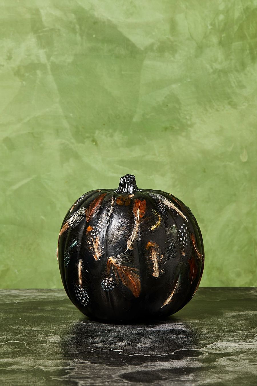 Feathered pattern on the pumpkin turns it into an absolute showstopper