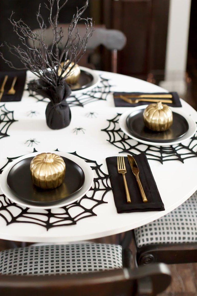 Halloween Dining Table Decorations From the Fun to the Spooky Decoist