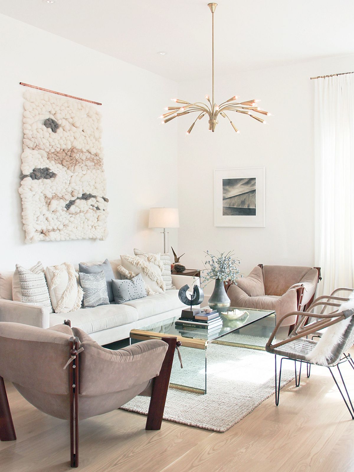 Gorgeous-modern-living-room-that-is-clad-entirely-in-neutrals-47816