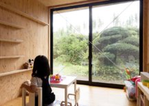 Minimal-playroom-of-the-modern-Japanese-home-with-sliding-glass-doors-78966-217x155