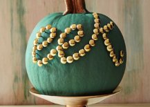 Pumpkin-that-spells-out-Eek-feels-both-stylish-and-eclectic-56646-217x155