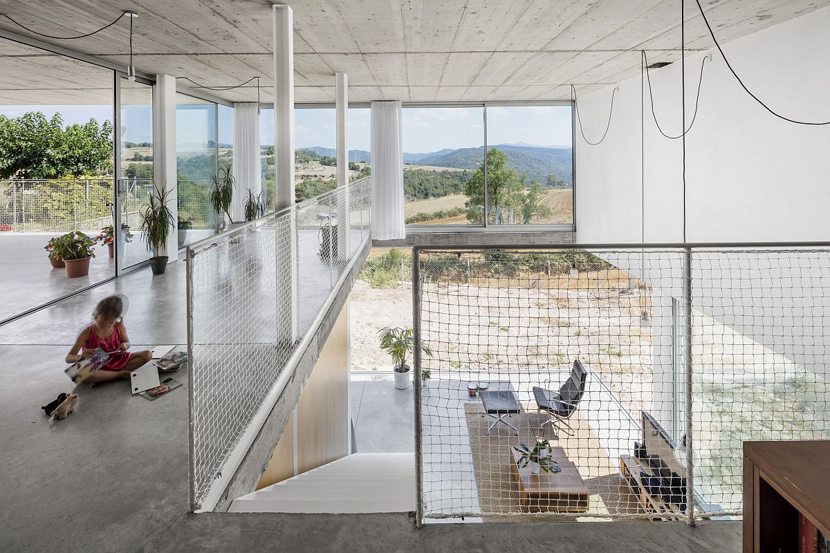 Ramp leading to the upper level of the house with an open and refreshing design