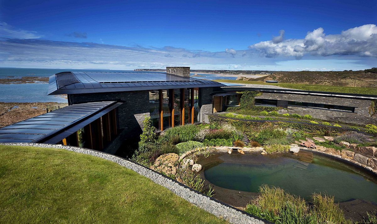 Two-houses-and-a-fabulous-natural-pool-provide-a-captivating-window-into-coastal-life-17225