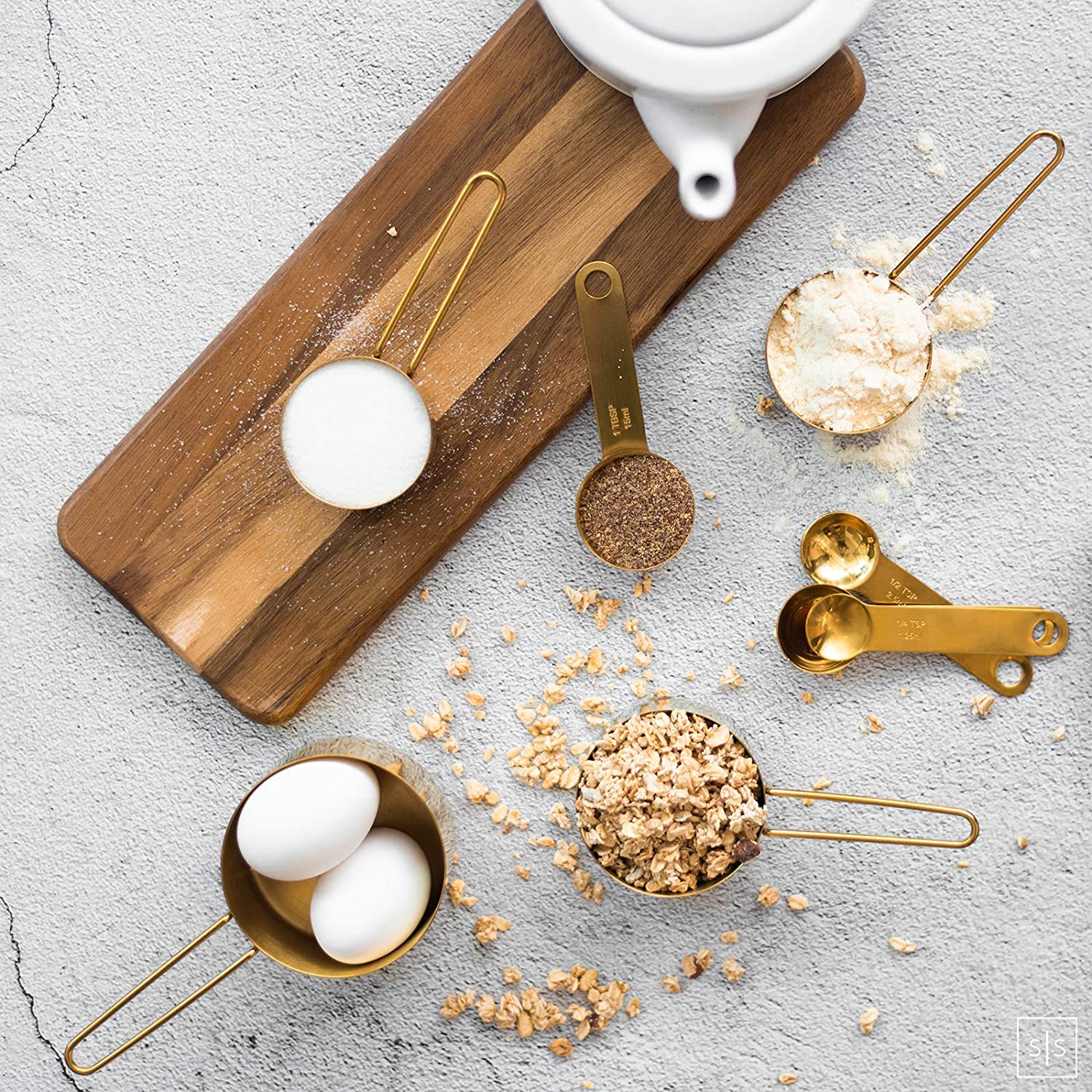 Modern gold stainless steel measuring cups and spoons set from STYLED SETTINGS