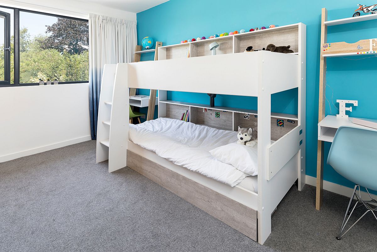 Custom bunk bed deisgn is an idea that can be replicated in the guest bedroom with ease