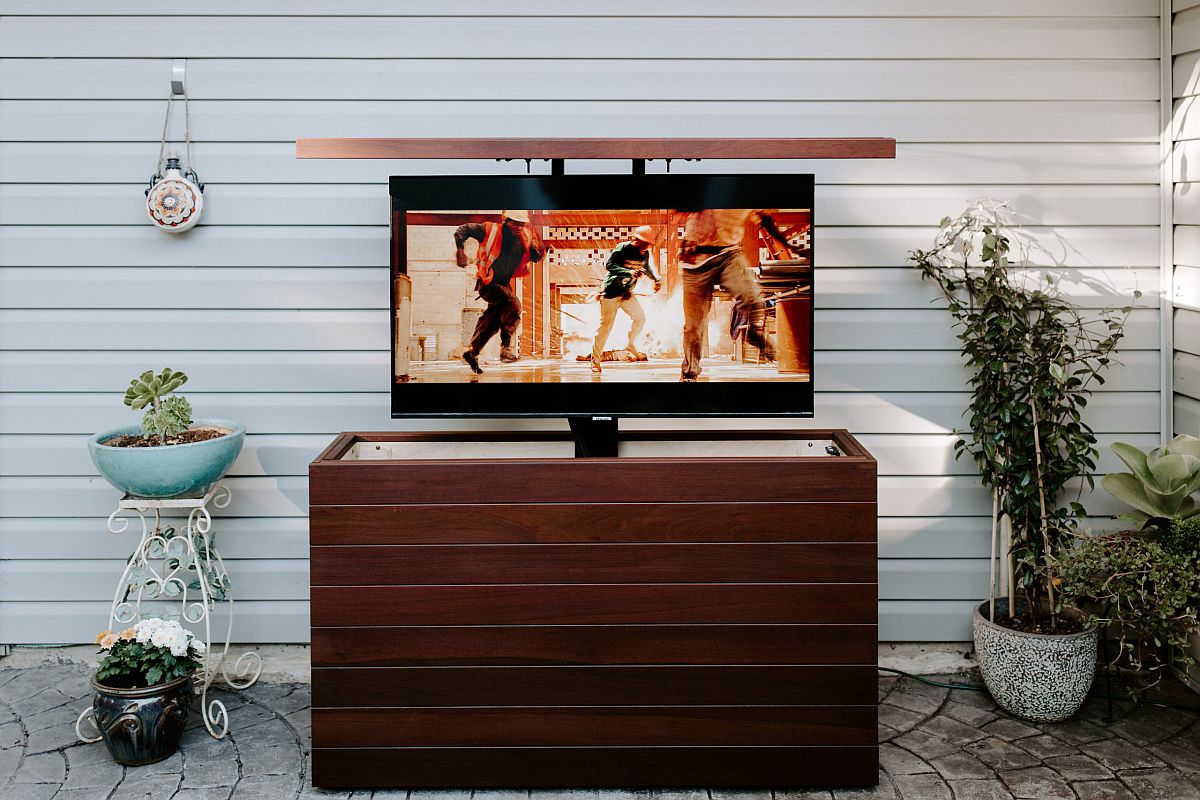 Fabulous-walnut-TV-cabinet-brings-great-flexibility-to-the-interior-and-can-be-used-outdoors-as-well-87520