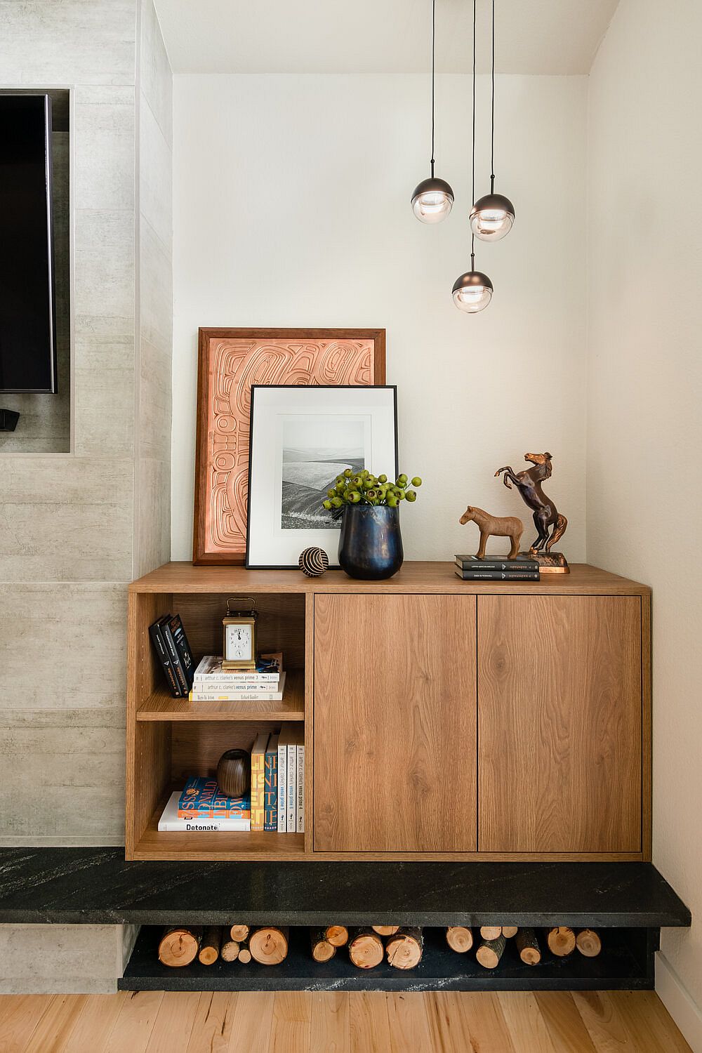 Smart-little-wooden-unit-maximizes-space-in-the-living-room-corner-36428