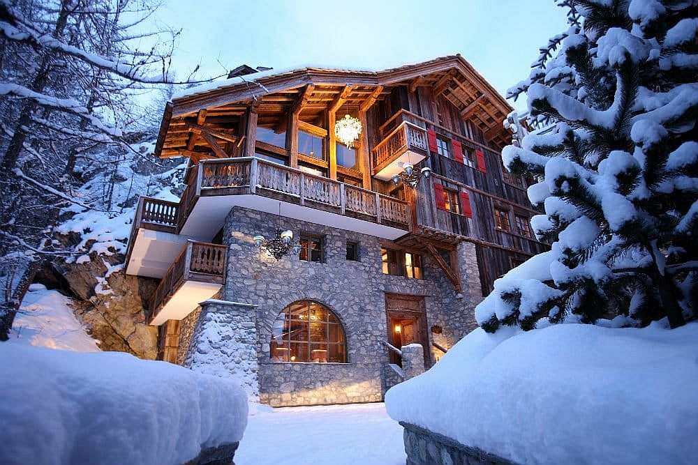 This New Chalet in the French Alps Features a Seven-Ton Granite Hearth at  Its Center