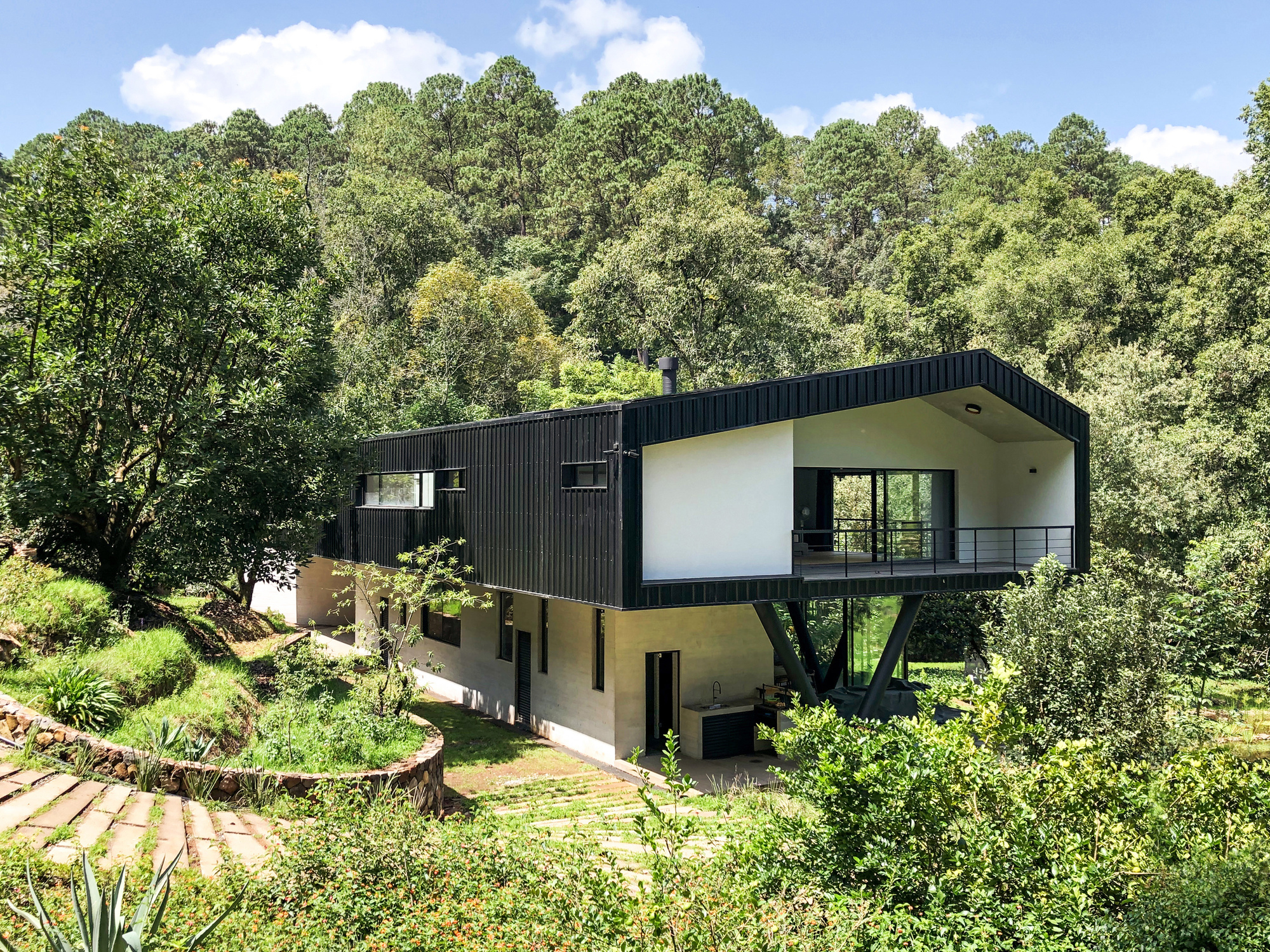 Contemporary home surrounded by lush green forest area in Valle de Bravo, 160 km away from Mexico City