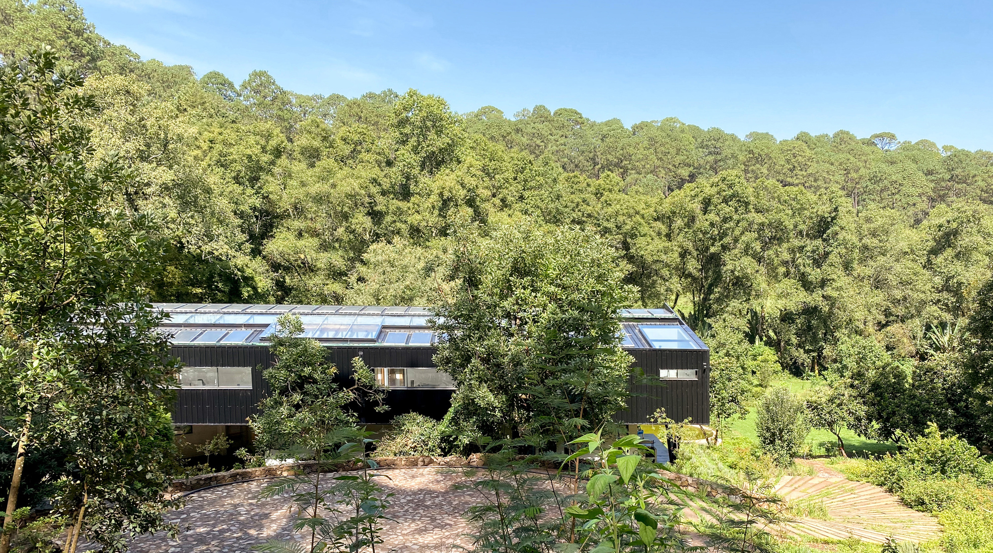 Eco-friendly and energy-savvy Ocoxal House in Mexico