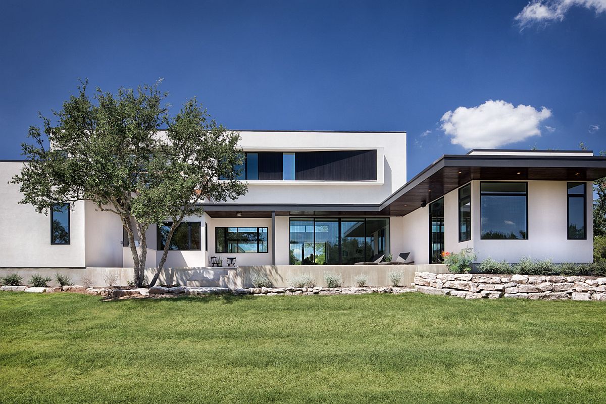 Expansive rear facade of the home in white and glass