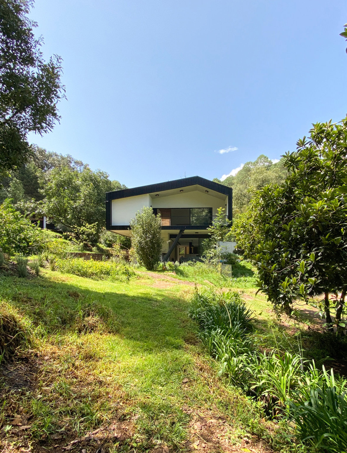 Eco-Friendly Ocoxal House: Modern Forest House Powered by Clean Energy