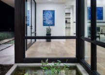 Glass-windows-bring-the-gorgeous-courtyard-water-feature-indoors-38813-217x155