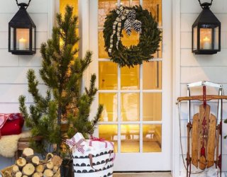 Festive Entry Ideas for Fabulous Holidays: Ring in the Good Times!