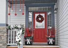 Hang-baubles-and-Christmas-ornaments-that-complement-the-appeal-of-the-lovely-little-wreath-43369-217x155