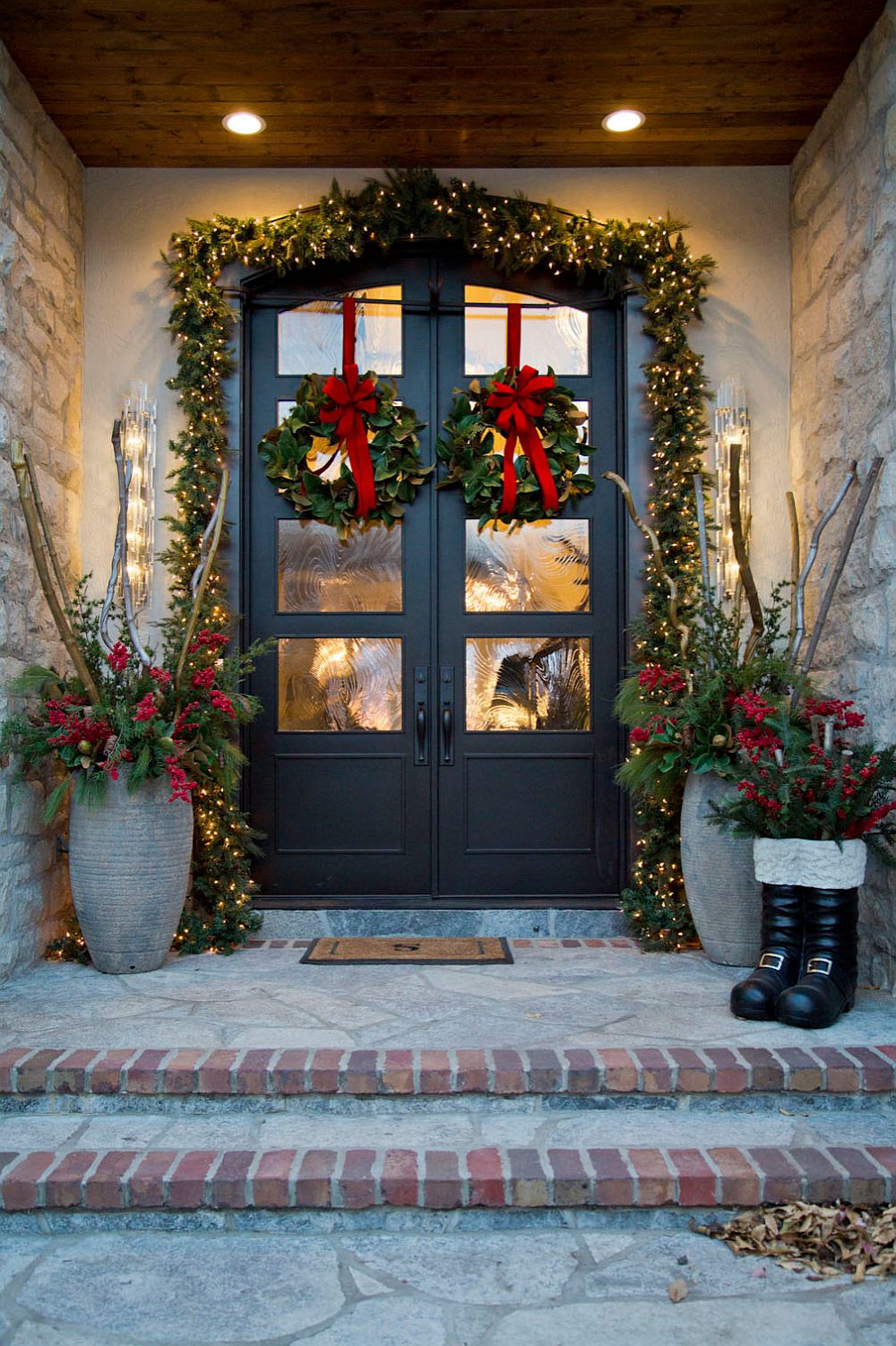 Homemade garland, wreaths and lighting ideas for the festive entryway