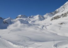 Iconic-la-face-piste-is-always-in-sight-at-the-beautiful-Chalet-Bel-Sol-95565-217x155