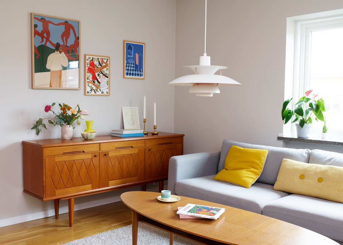 mid century apartment living room