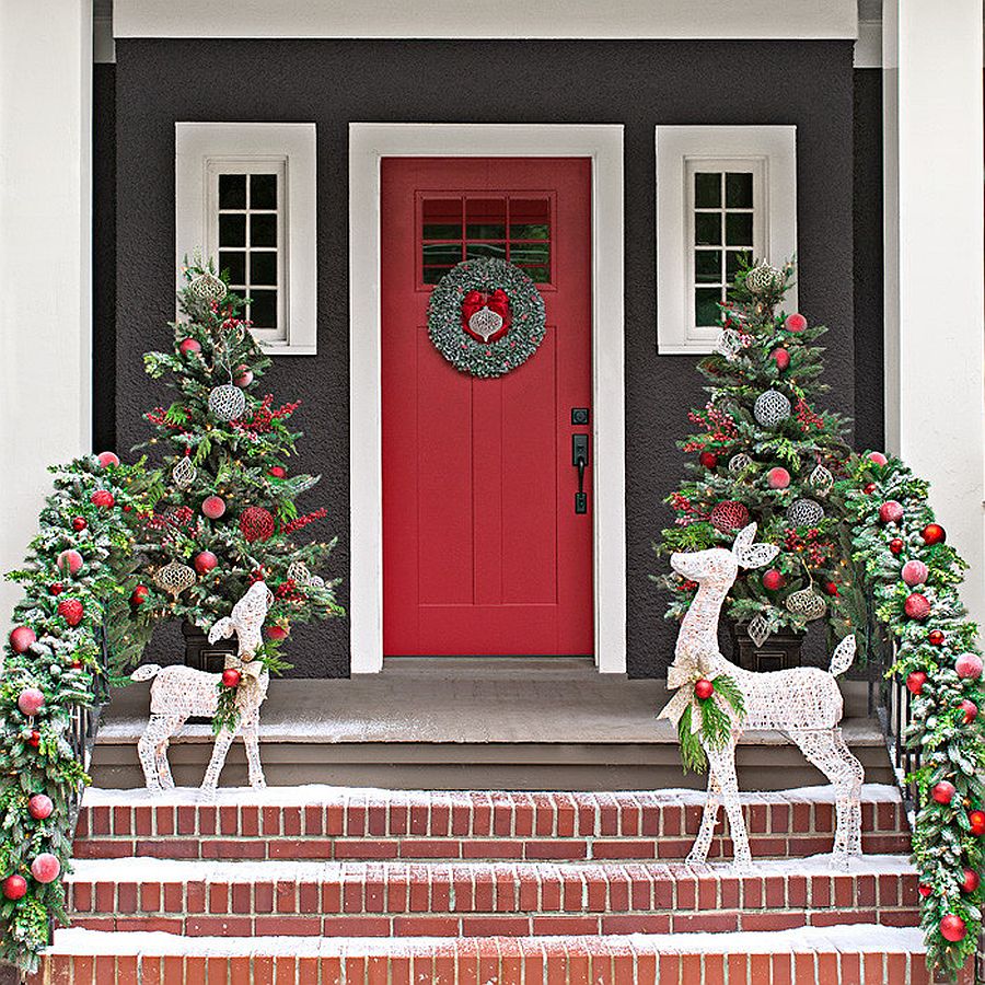 Let your home standout from the crowd with a holiday-themed entryway