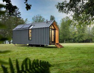 Efficient and Sustainable Dwelling on Wheels: Tiny, Off-Grid Living