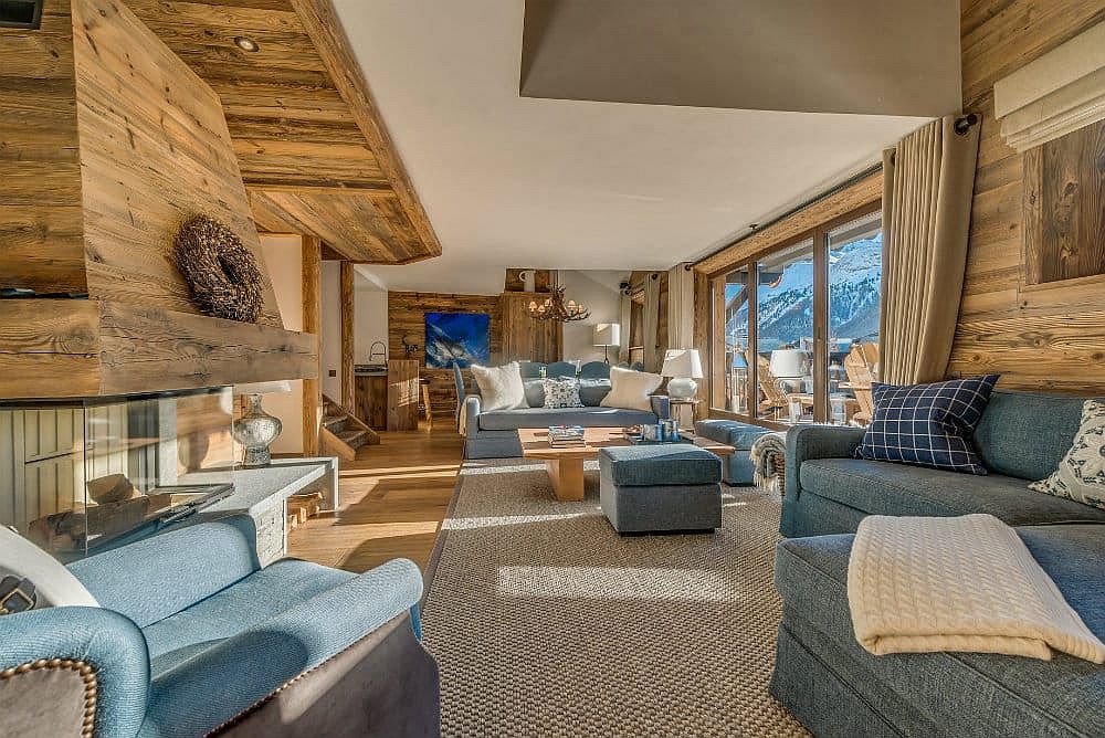 Living room of the gorgeous and luxurious Etoile Filante in the French Alps