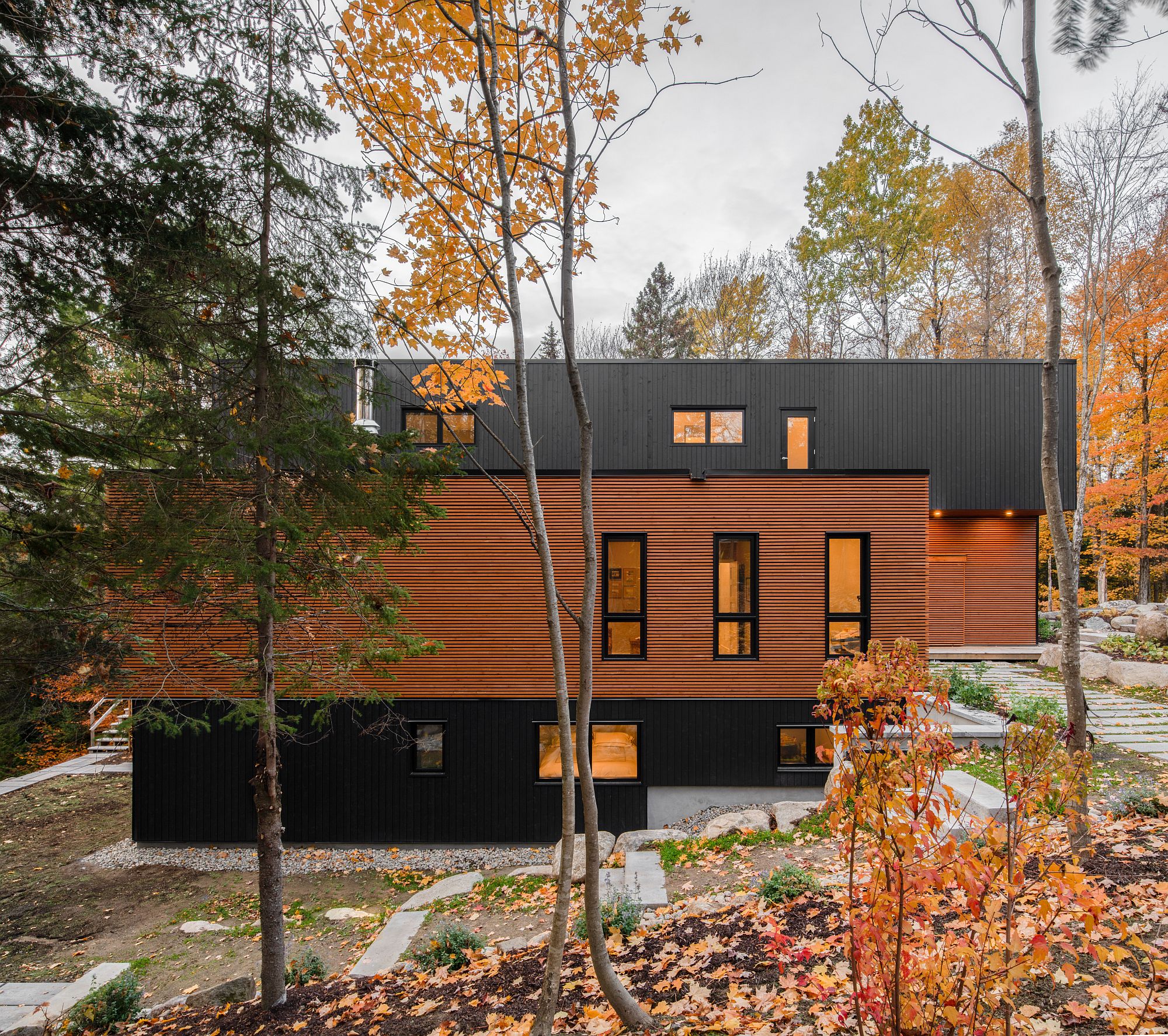 Multiple prefab units combined on the lot leave the landscape as untouched as possible